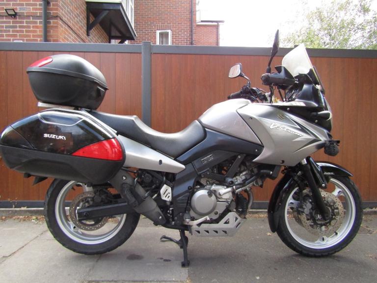 SUZUKI DL 650 V STROM , FULL SERVICE HISTORY , PLUS EXTRAS , FULL SET OF LUGGAGE