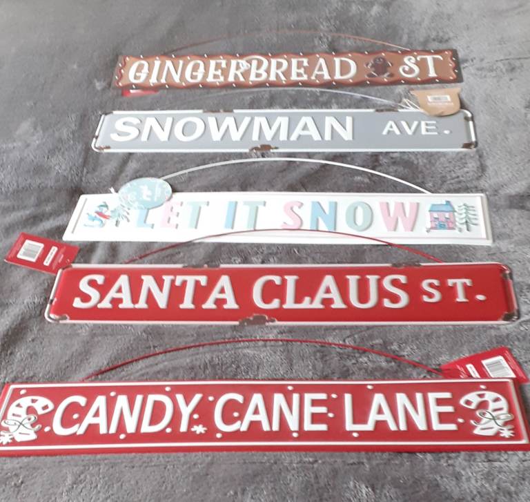CHRISTMAS STREET SIGNS 