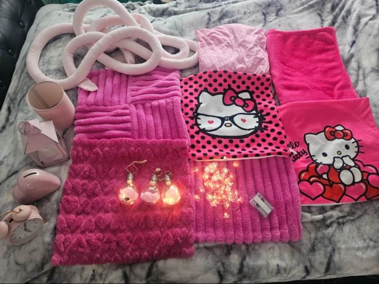 Pink girl room decorations