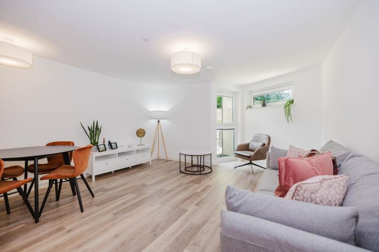 Fantastic, 1 bedroom, ground flat in Corstorphine – available November