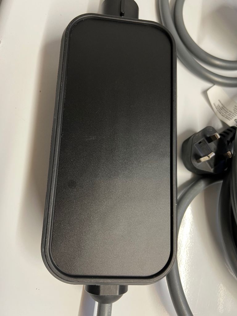 BMW GENUINE car fast charger cable and adapter 