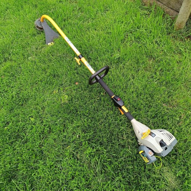 Ryobi RLT26CDS Petrol Strimmer Includes: Head, Guard And Handle