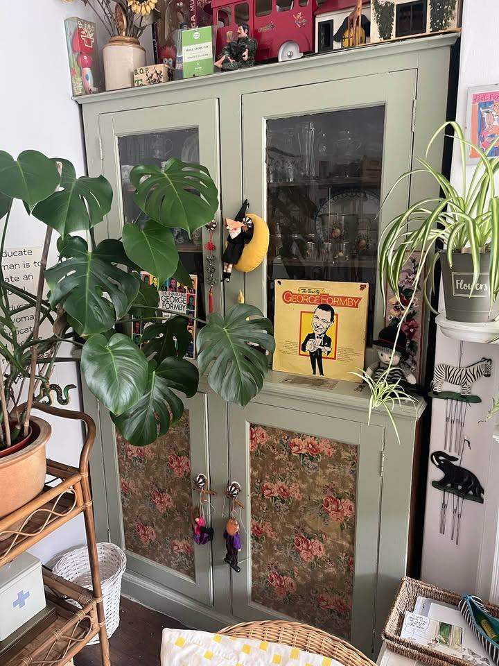 Antique Welsh dresser/ cabinet