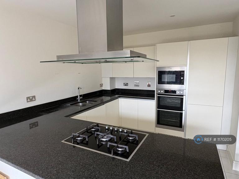 3 bedroom house in Wilkes Close, London, NW7 (3 bed) (#1170205)