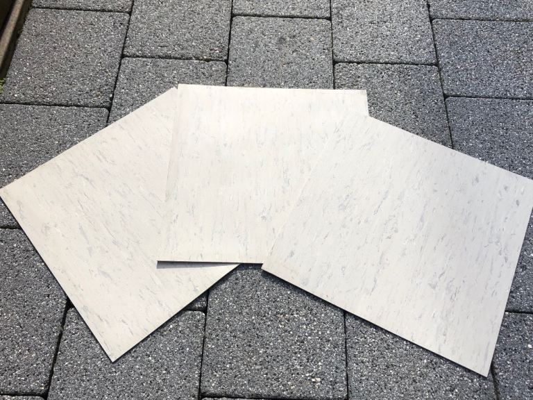 134x Cream Grey Marble Effect Vinyl Floor Tiles (300m x 300mm)