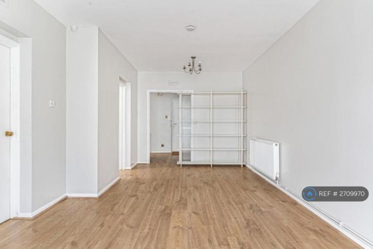 image for 1 bedroom flat in Ian Court, London, SE23 (1 bed) (#2709970)
