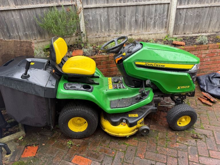 John Deere x350r ride on mower/collector 