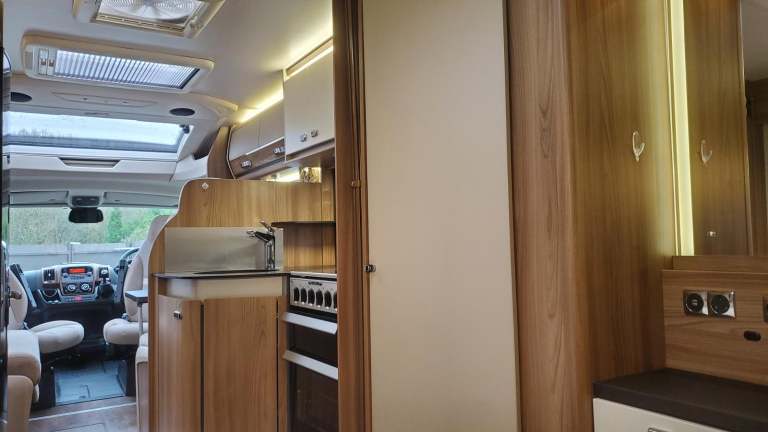 SWIFT BESSACARR 584 MOTORHOME french bed 4 berth 4 belts- 1 f owner