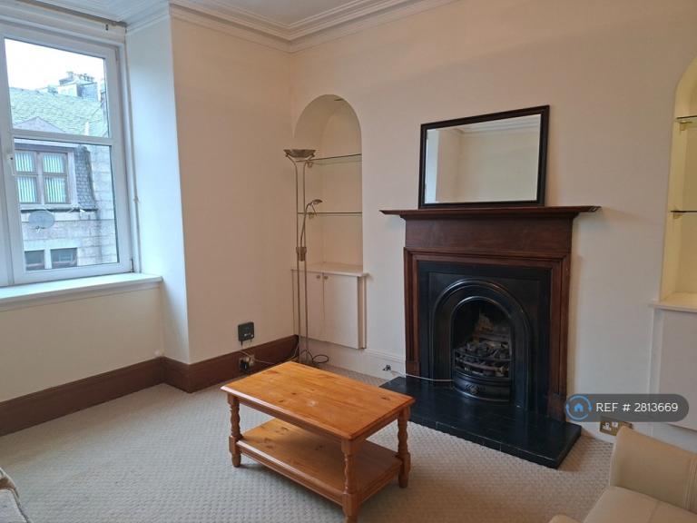 1 bedroom flat in Wallfield Crescent, Aberdeen, AB25 (1 bed) (#2813669)