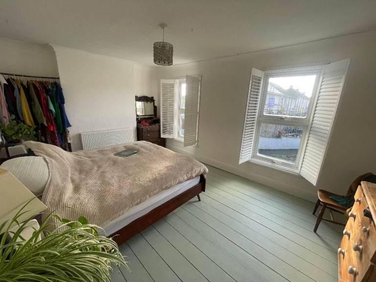 Master bedroom in spacious bright house for short term rent (up to 4 months dates can be flexible)