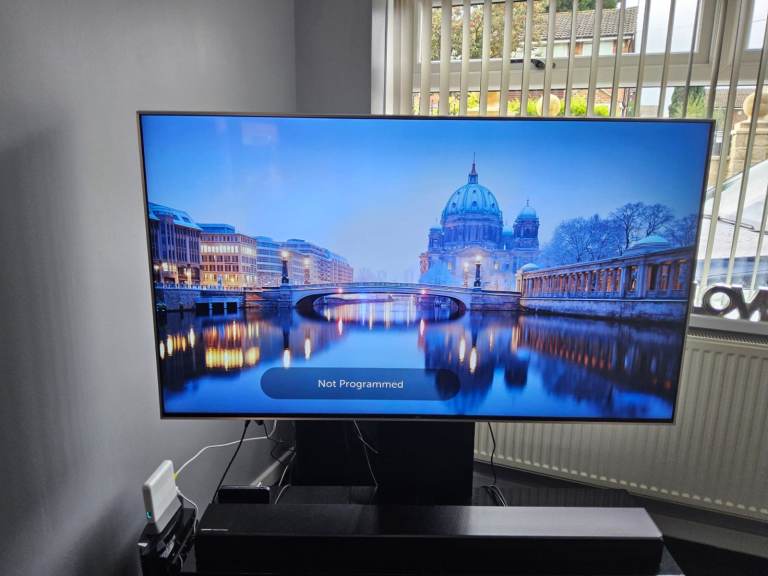 LG 65SJ800V 65-inch Smart TV – Exellent Condition