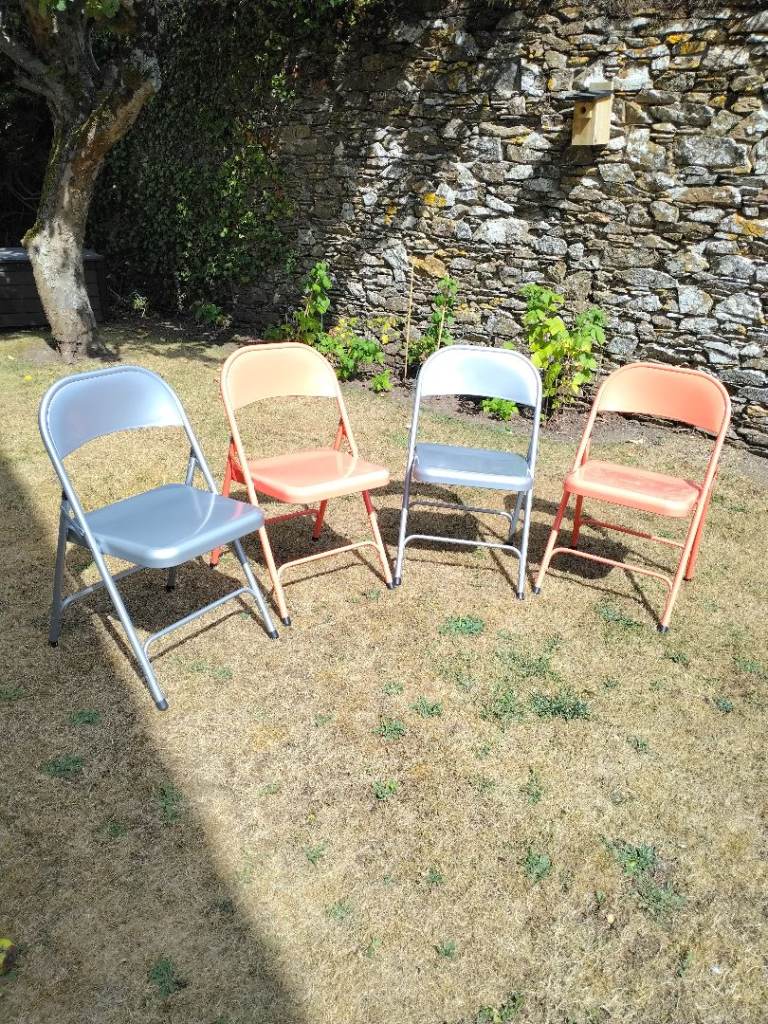 Set of 4 Metal Folding Chairs – Multicoloured, Good Condition