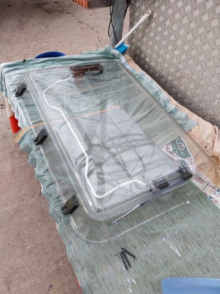 Heki 2 caravan skylight top dome 