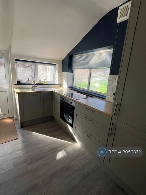 1 bedroom flat in Rugby Road, Southsea, PO5 (1 bed) (#3050332)