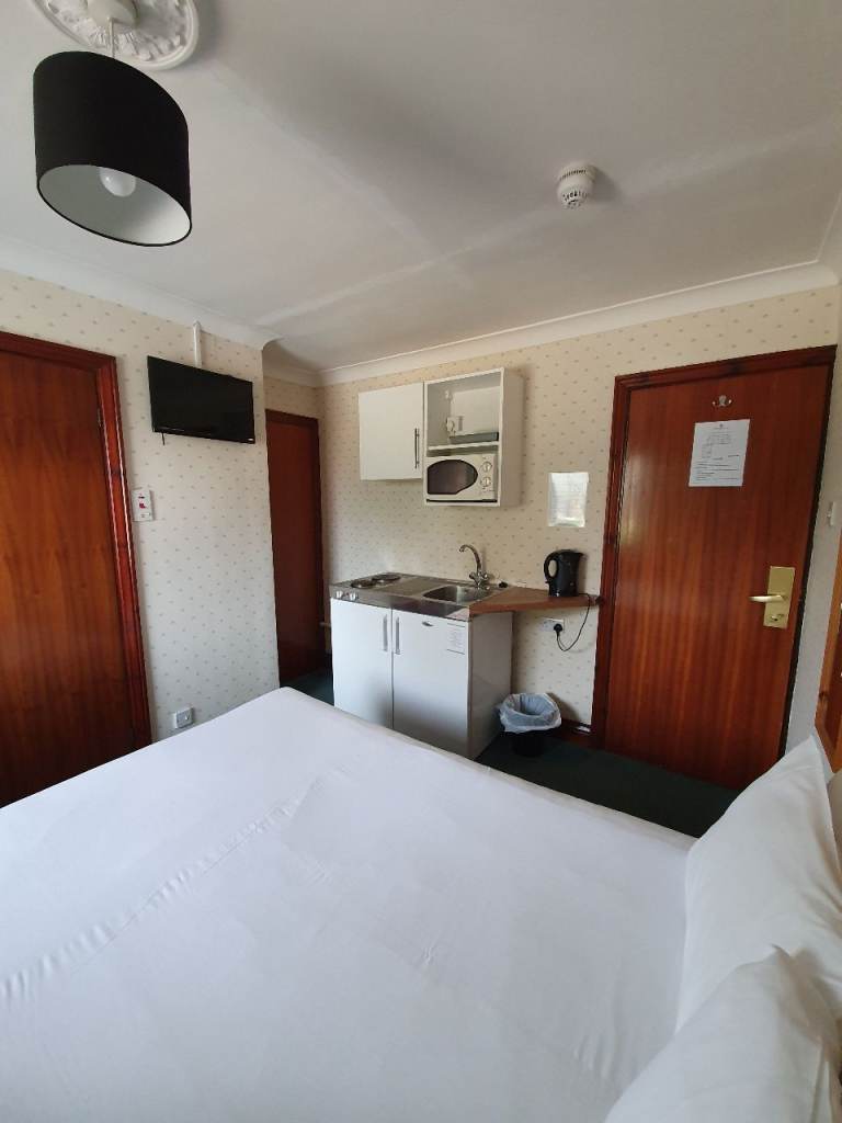 Studio to let No deposit required