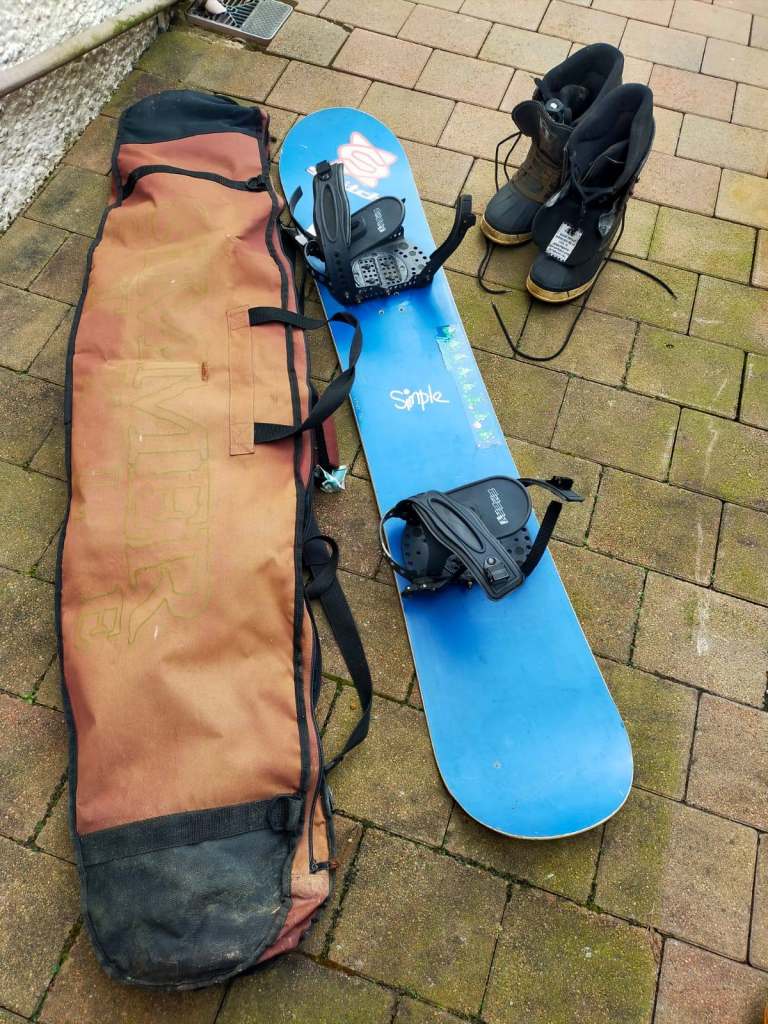 Snowboard, bindings, boots + bag