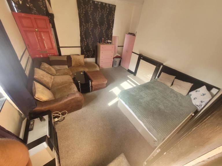 4 bedroom 1 bathroom house to rent