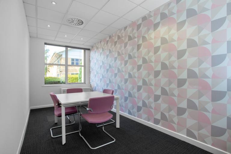 Nottingham - DE74 2TZ \ Office for Rent with 4 Workstations