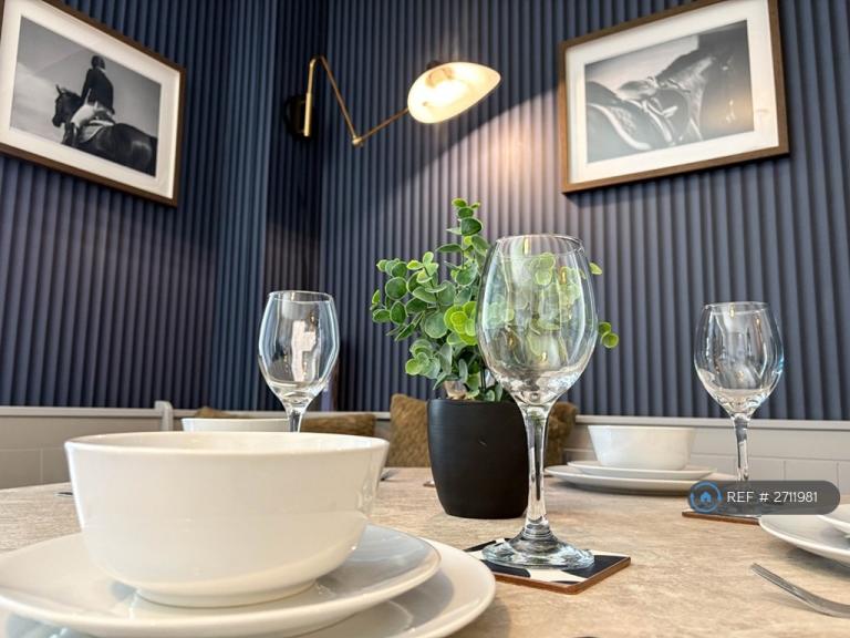 4 bedroom house in Edgewood Road, Manchester, M9 (4 bed) (#2711981)