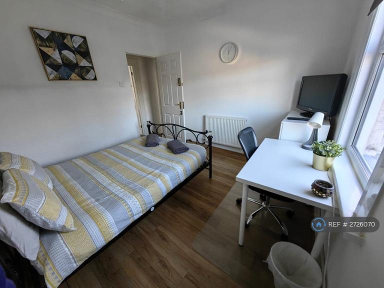 1 bedroom in Victoria Street, Gillingham, ME7 (#2726070)