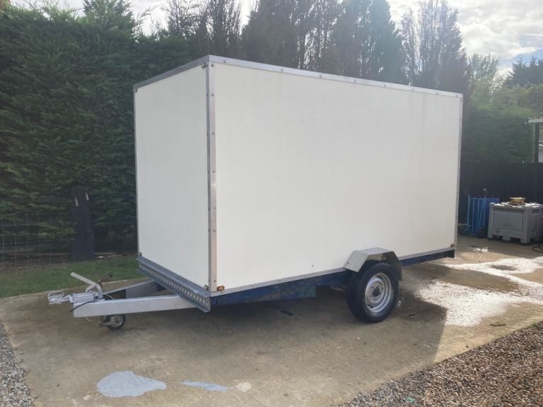 Towable box trailer 12ft