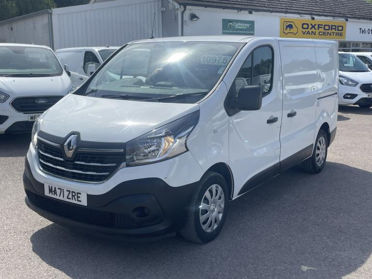 RENAULT TRAFIC 2.0 SL28 ENERGY dCi 120 Business+ + 10,975 Plus VAT +
