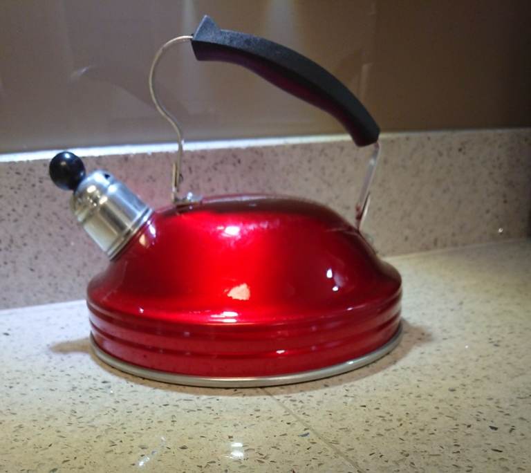 Red Whistling Kettle – Excellent Condition