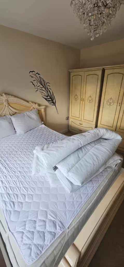 Elegant Shirley Stay | Private Parking & Garden