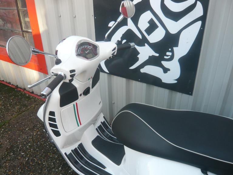 Piaggio Vespa GTS 125 SUPER ONLY 634 MILES 2021 LEARNER LEGAL SCOOTER 50 SH N X 