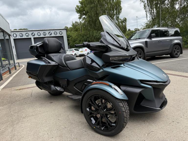 2025 75 plate Can-Am Spyder RT Limited 6 speed semi automatic trike in blue