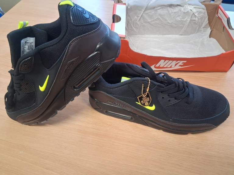 Brand New Nike Air MAX 90 only £55 or best offer