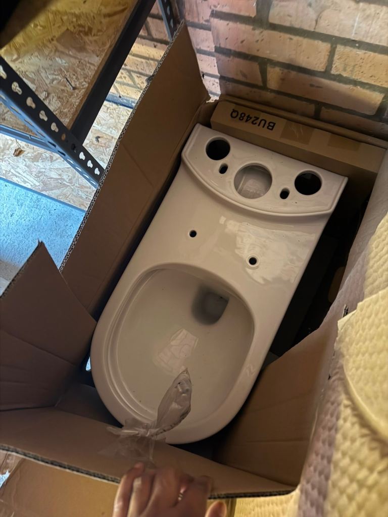 New Close Coupled Toilet Cistern and Pan