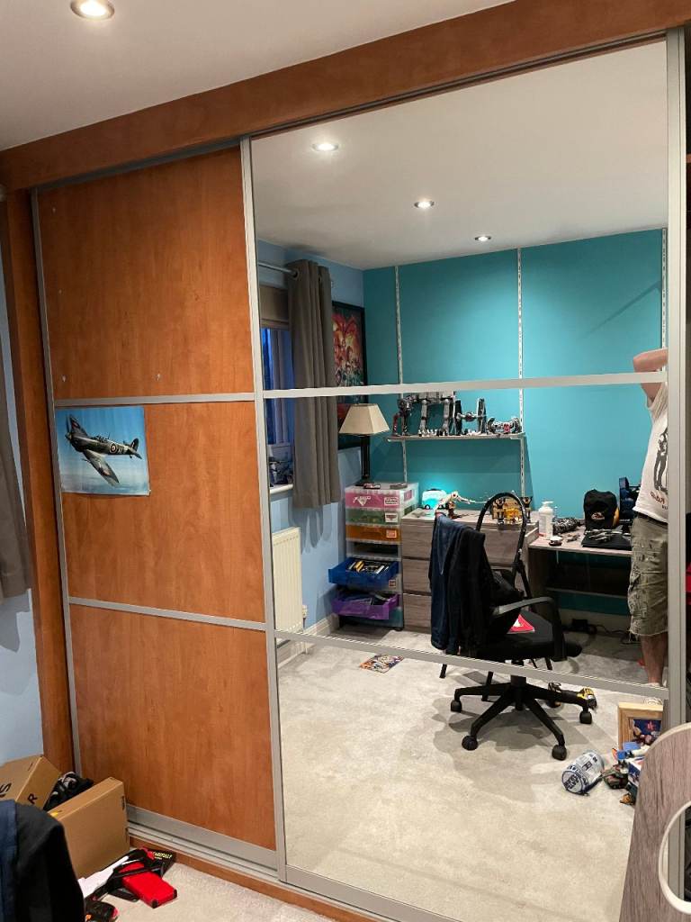 Built in Wardrobe with Sliding Doors for Collection