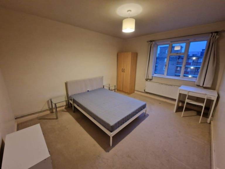 🛋️ Luxury Comfort Shared Room - Premium Bedding, Quality Furniture, Blissful Sleep Shadwell☁️