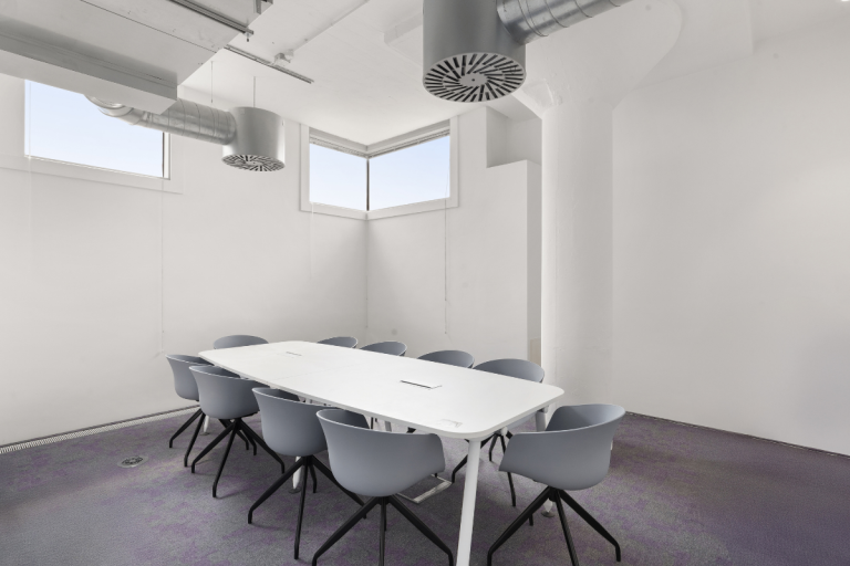 4 Desks Serviced Office | Flexible Terms, Gym, Café & Parking | West London