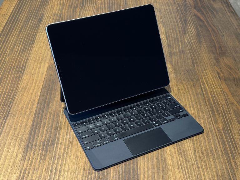 iPad Pro M1 12.9” 128gb Wifi with Magic Keyboard