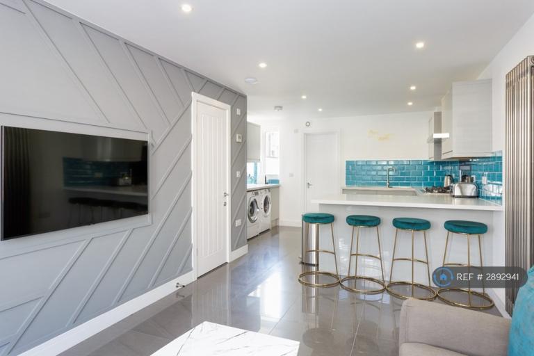 1 bedroom in Vernon Road, Portsmouth, PO3 (#2892941)