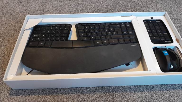 Microsoft Sculpt Ergonomic Desktop - Keyboard, Mouse & Numpad *with* USB Dongle