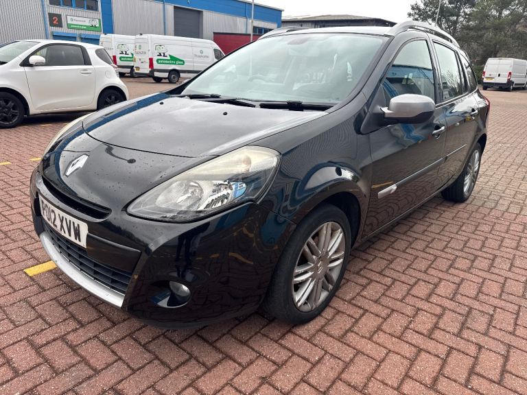 2012 renault Clio 1.2 Tomtom estate , 5 doors   Mot November   Service history   2 keys 