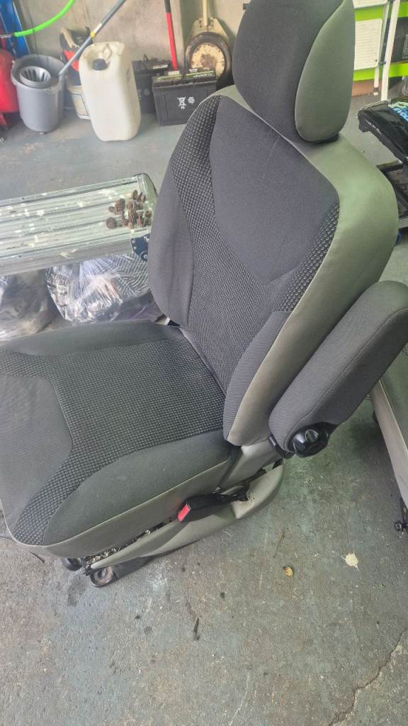 Vauxhall vivaro 2012 drivers and passenger seats