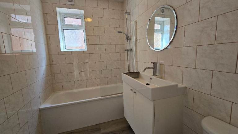 One-bedroom flat to rent – Baldry Gardens, Streatham Common SW16 (1 Bed)