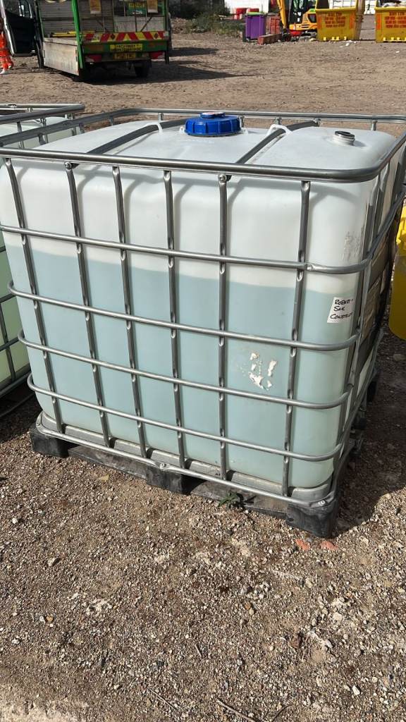 Large IBC Tank Container with Metal Cage and Ad Blue