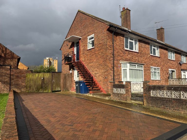2 Bed Flat First Floor To Rent - Southwell Avenue, Northolt, UB5 4EA