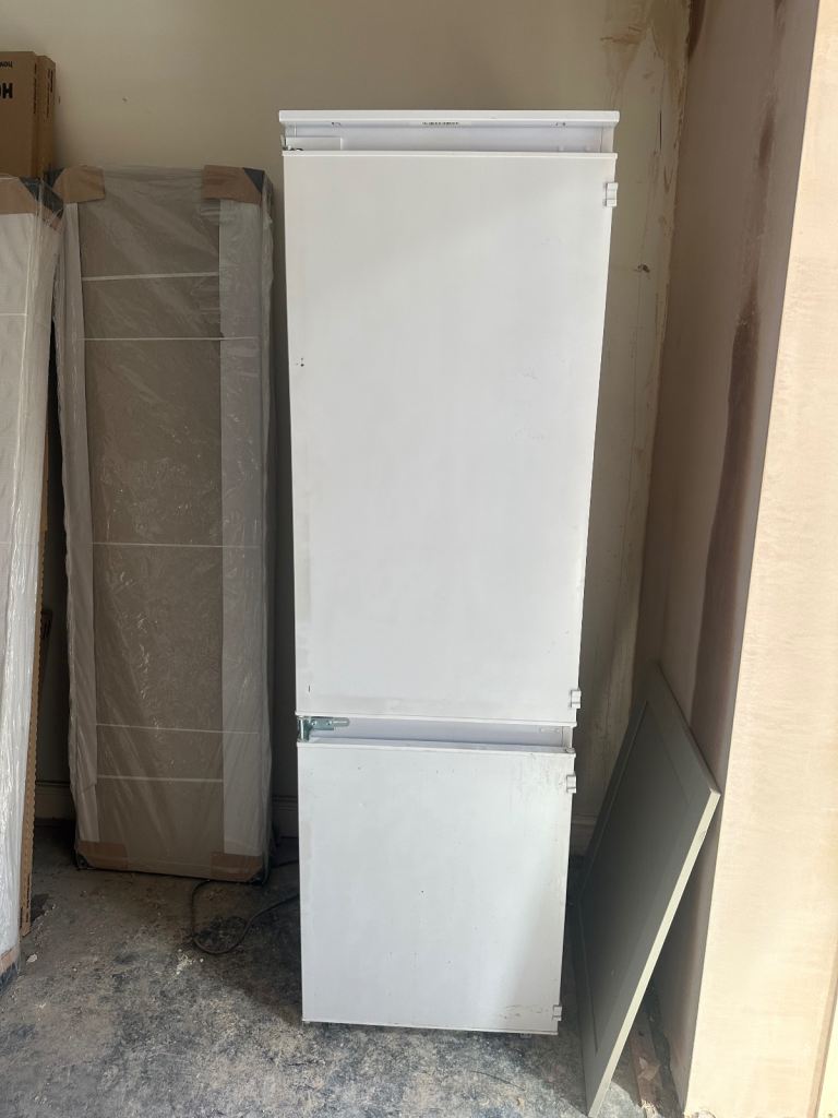 Integrated fridge freezer