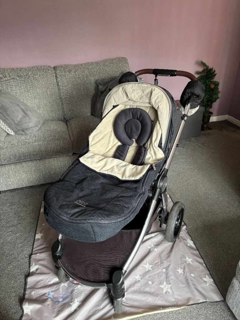 image for Mama’s & Papa’s Ocarro Pram 2022