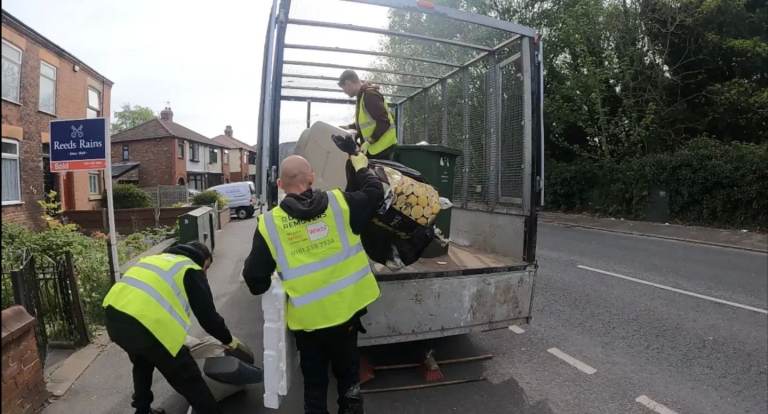 ✅️MAN & VAN WASTE REMOVALS SAME DAY RUBBISH clearerance. Office house manchester bin bags junk