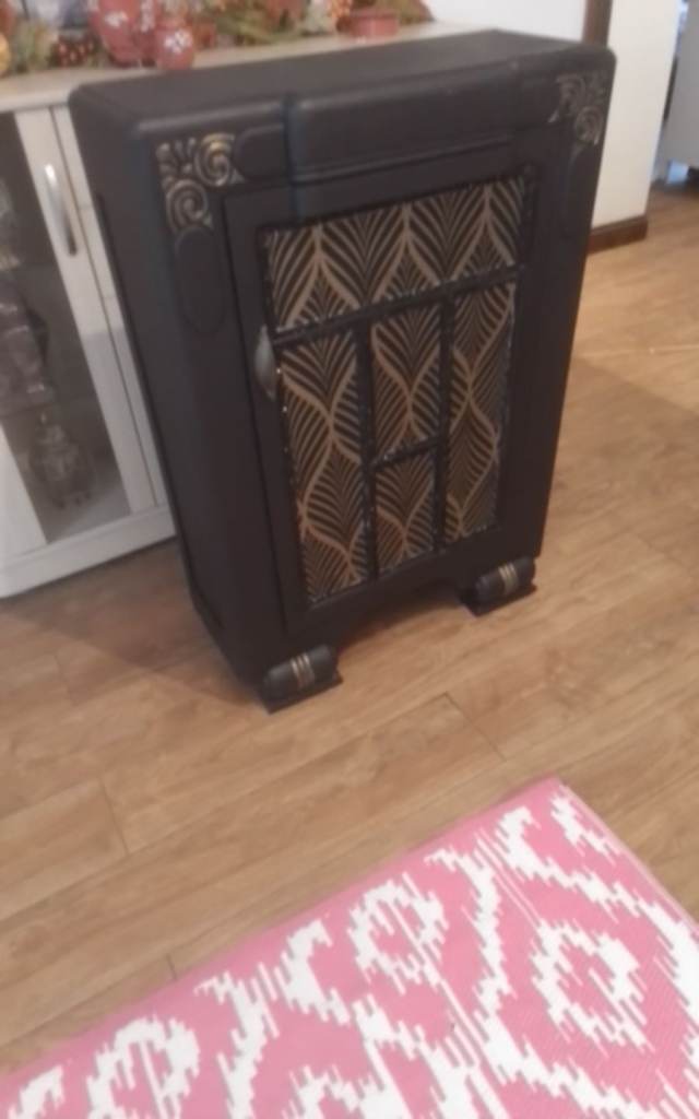 BLACK PATTERENED CABINET 