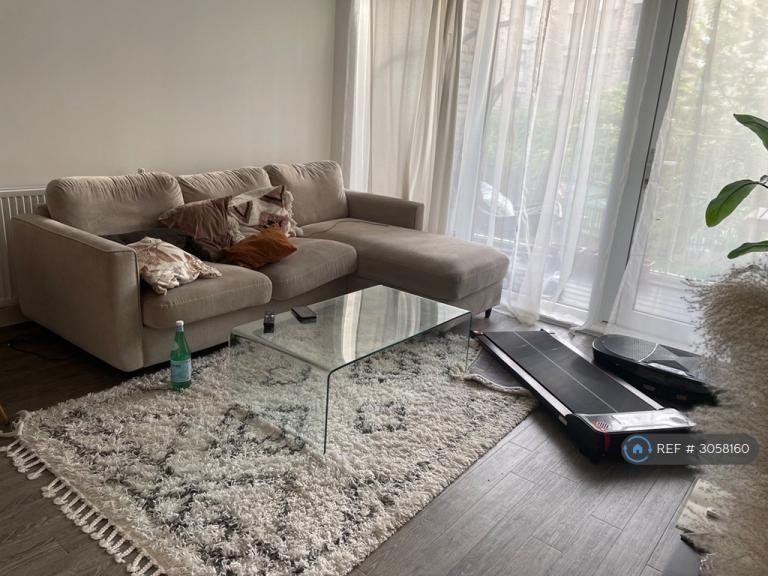 1 bedroom flat in The Ridgeway, London, NW7 (1 bed) (#3058160)