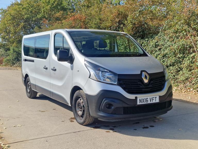2016 Renault Trafic LL29 LWB 9 Seat Minibus  76k Mile  Drives Perfect  7m MOT