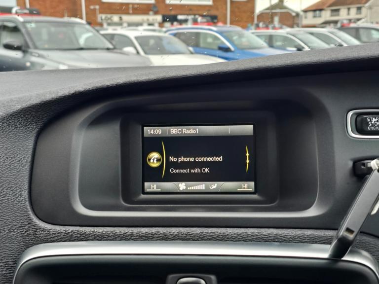 2017 Volvo V40 T2 [122] Momentum 5dr Geartronic HATCHBACK Petrol Automatic